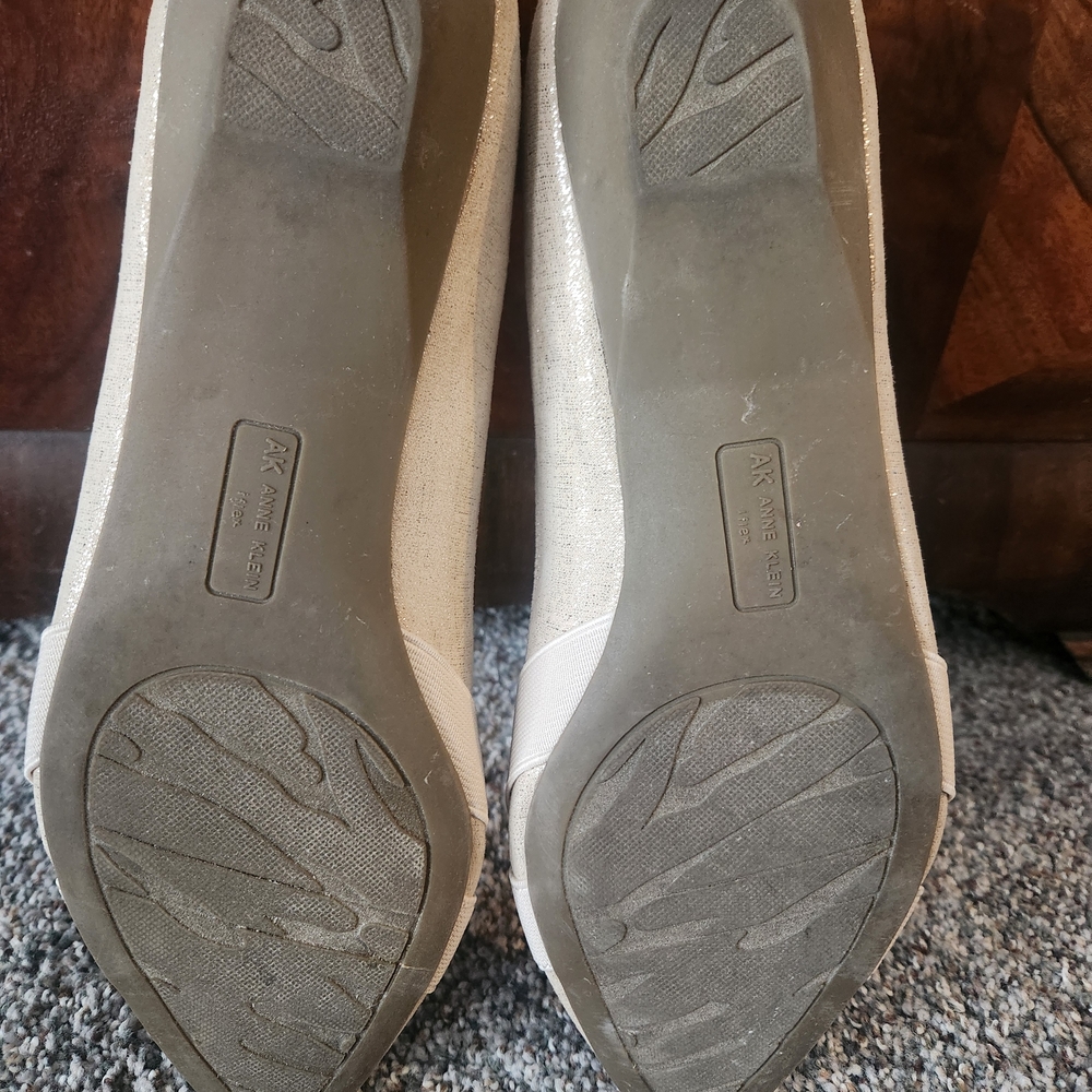 Anne Klein Women's Cream Pointed Toe Flats - Picture 5 of 6